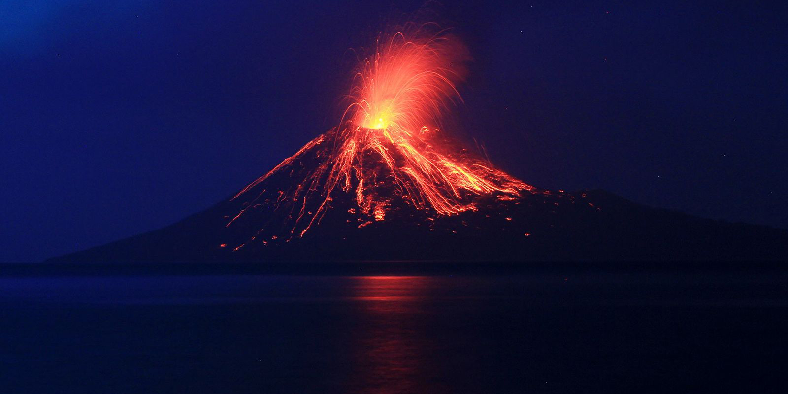 Indonesia eleva alerta por el volcán Anak Krakatau | El Imparcial de Oaxaca