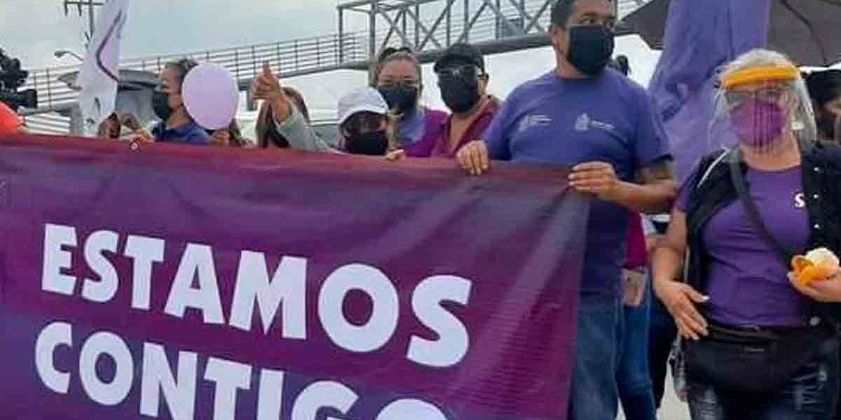 Simpatizantes de ‘El Bronco’ acuden al Penal de Apodaca a orar por él | El Imparcial de Oaxaca