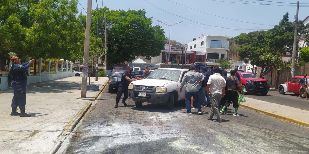 Se incendia camioneta de solventes | El Imparcial de Oaxaca