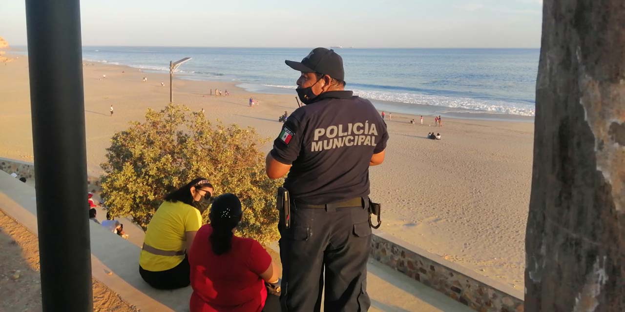 Arriban vacacionistas a playas de Salina Cruz                                             | El Imparcial de Oaxaca