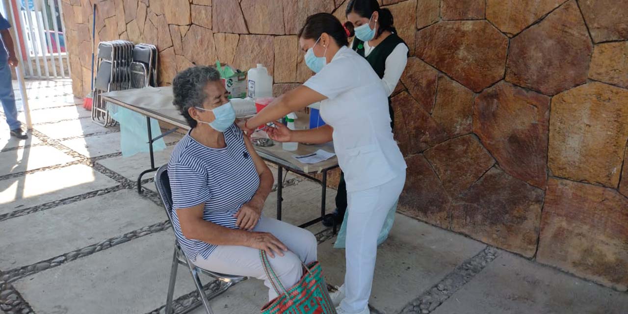 Avanza aplicación de vacuna de refuerzo contra Covid-19 en Cuicatlán | El Imparcial de Oaxaca