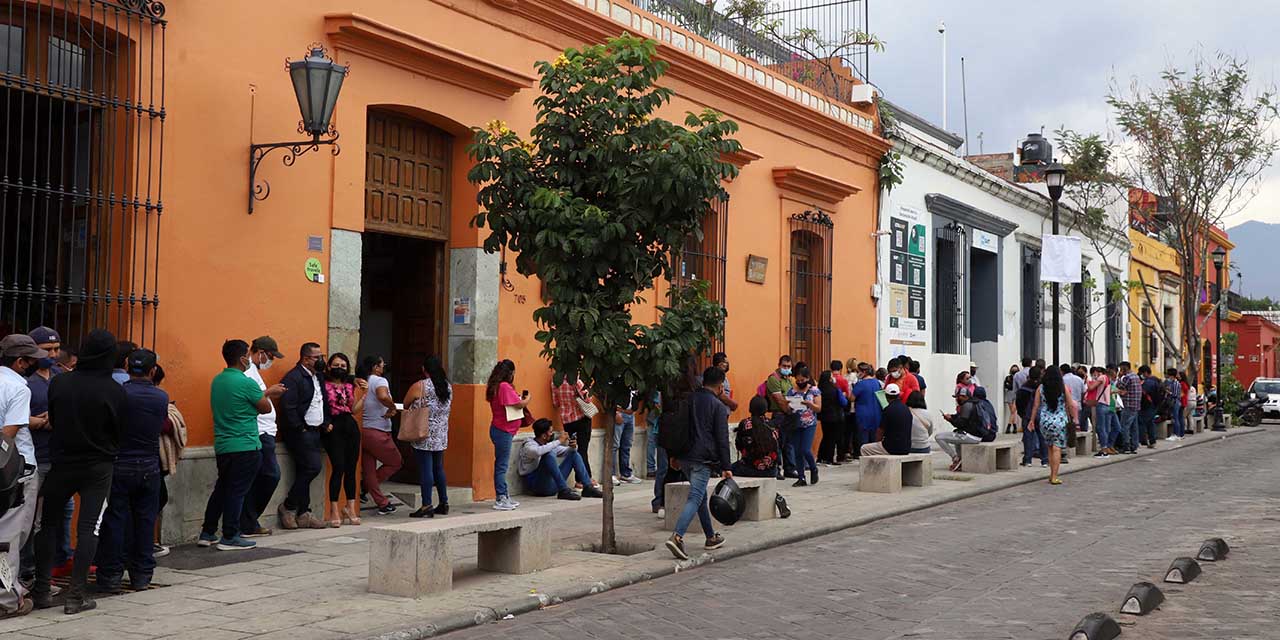 Saturan módulos del SAT en Oaxaca | El Imparcial de Oaxaca