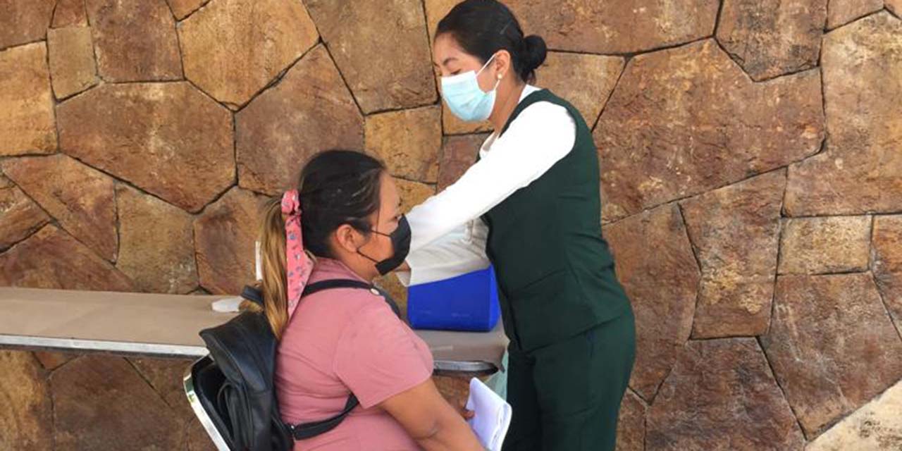 Aplicará IMSS en Cuicatlán mil vacunas AstraZeneca contra el Covid | El Imparcial de Oaxaca
