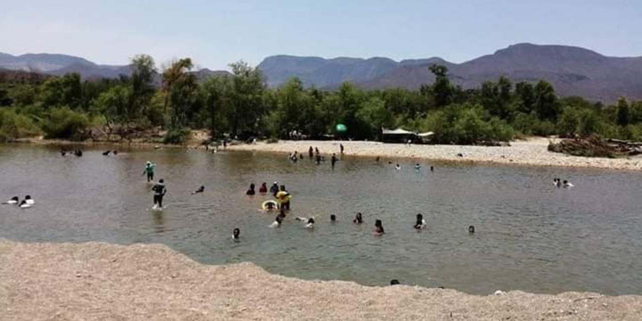Disfrutan turistas de cálidas y cristalinas aguas del río en Cuicatlán | El Imparcial de Oaxaca