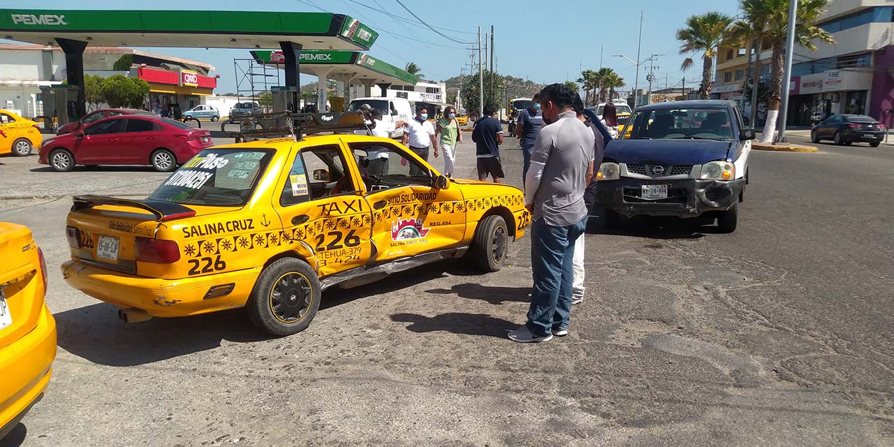 Colisión contra taxista deja cuantiosos daños materiales | El Imparcial de Oaxaca