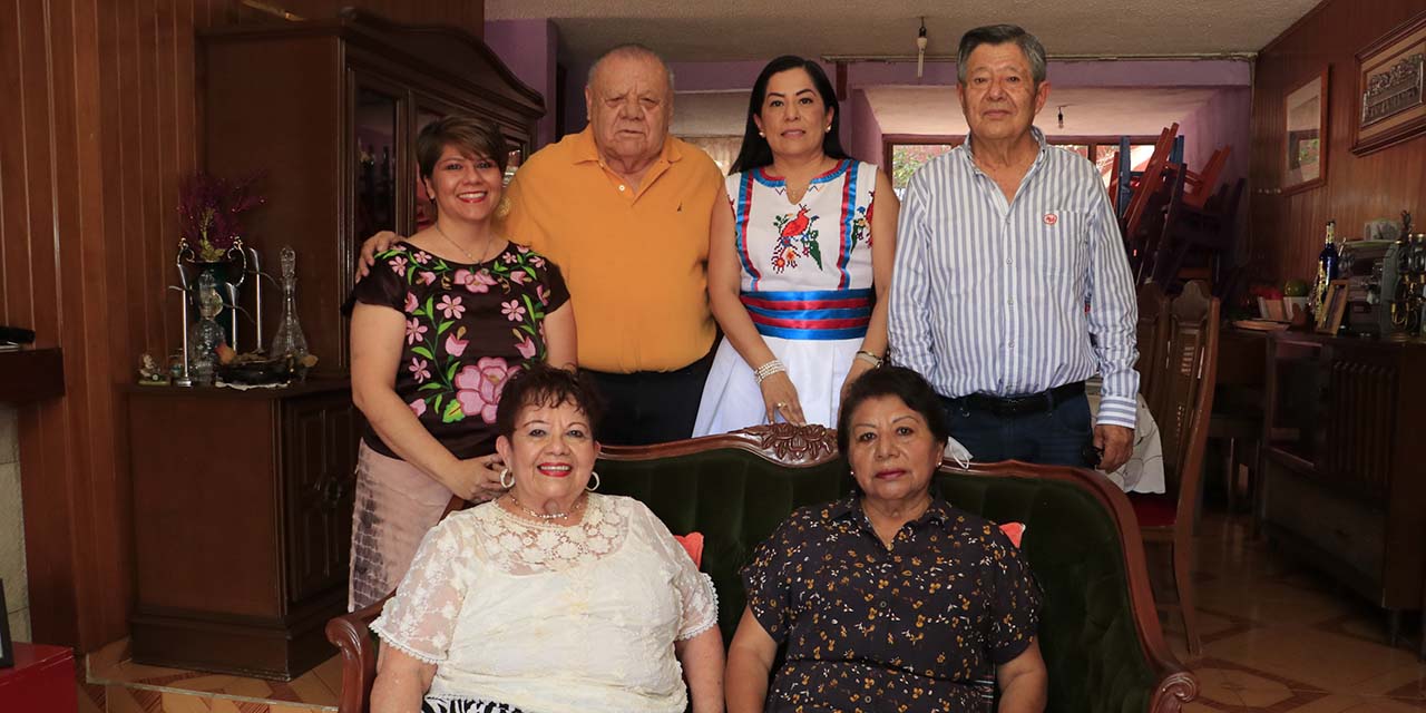 Festejan a doña Eve por motivo de su cumpleaños | El Imparcial de Oaxaca