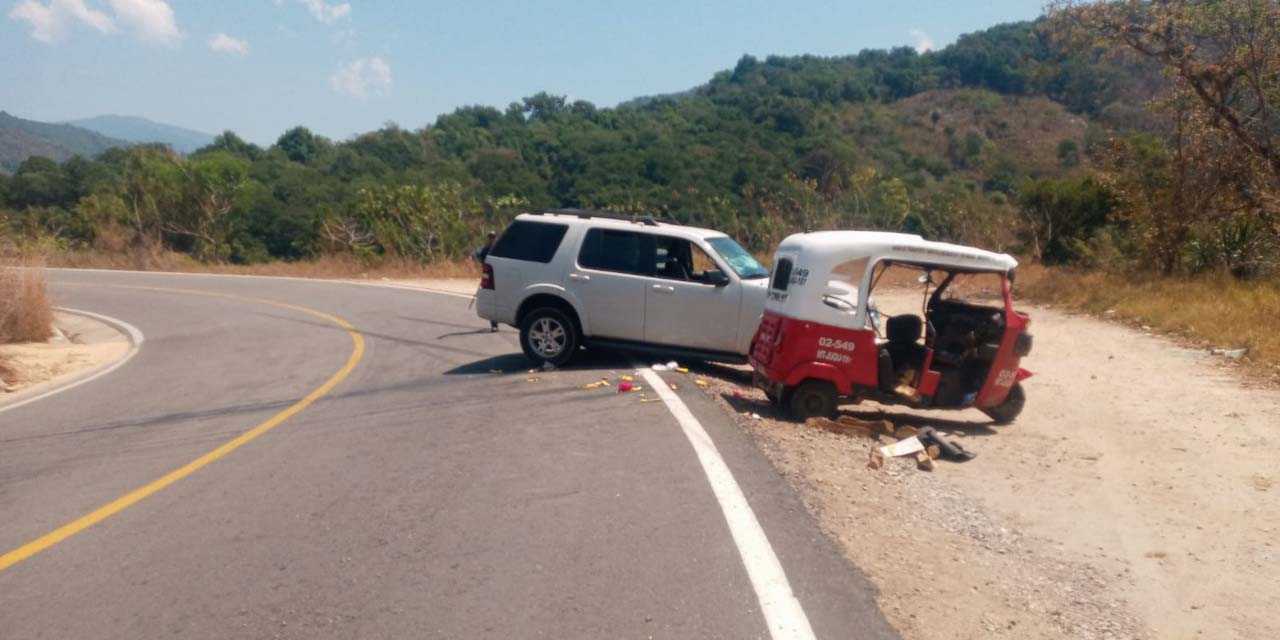Mototaxi se impacta contra camioneta | El Imparcial de Oaxaca
