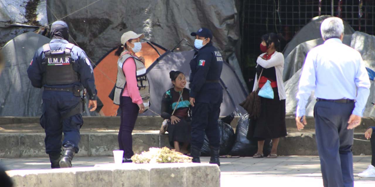 Reubican a ambulantes; siguen intactos plantones y los triquis | El Imparcial de Oaxaca