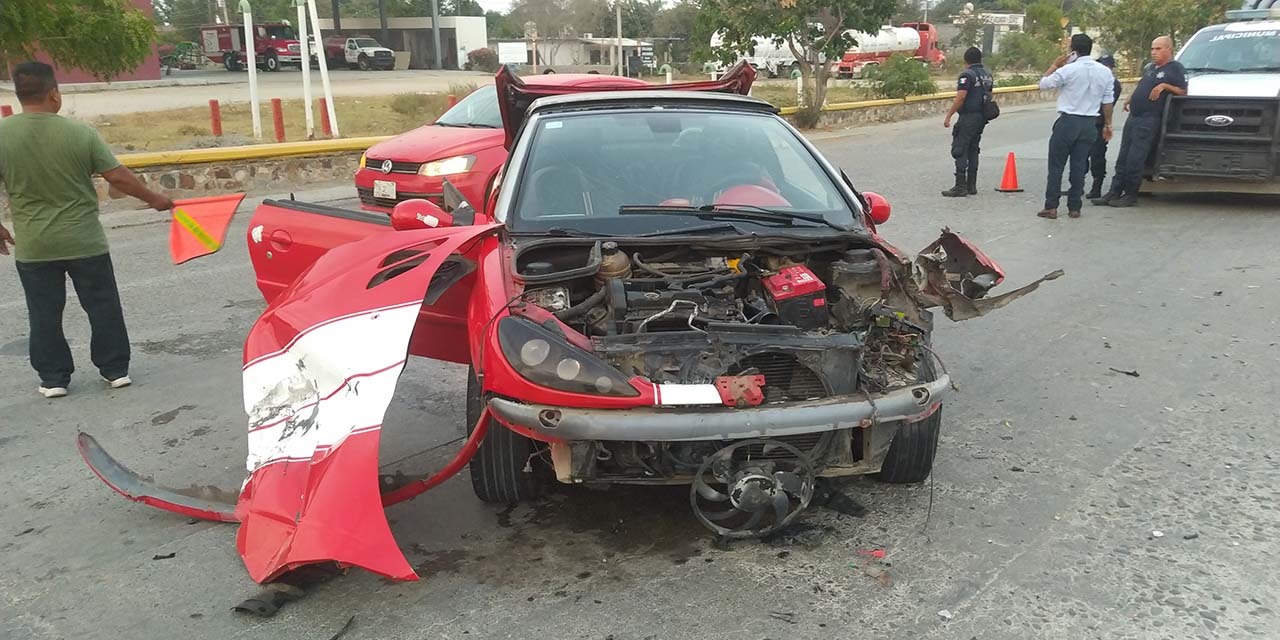 Destrozan auto deportivo en brutal choque | El Imparcial de Oaxaca