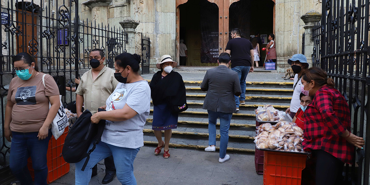 Cumplen católicos con visita a las siete Casas | El Imparcial de Oaxaca