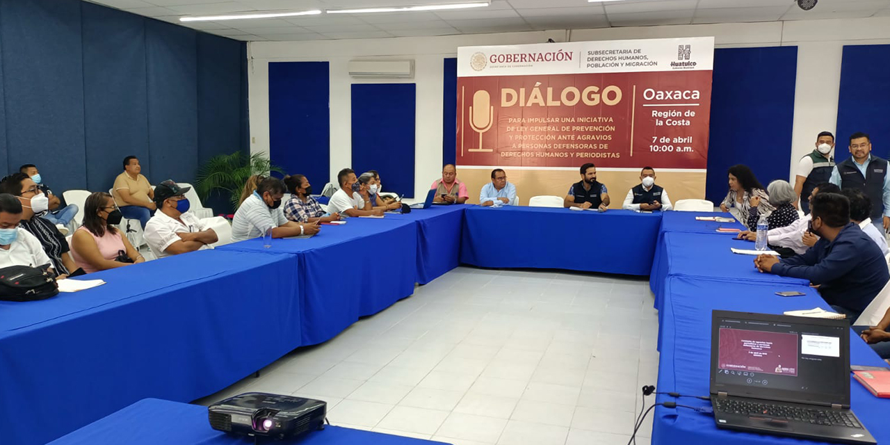 Sin comunicadores diálogo entre periodistas y defensores de derechos en la costa | El Imparcial de Oaxaca