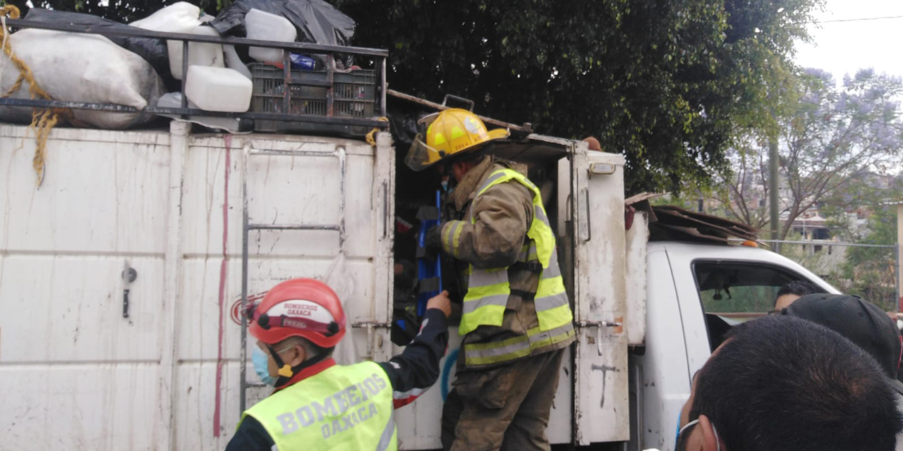 FOTOS: ¡Advertencia, imágenes fuertes! Muere prensando en un camión recolector de basura | El Imparcial de Oaxaca