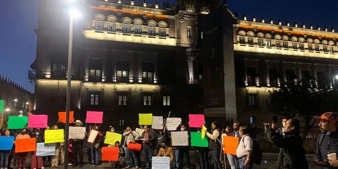 Trabajadores del INPI protestan en Palacio Nacional | El Imparcial de Oaxaca