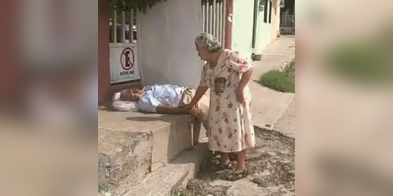 Fallece abuelo de la mano del amor de su vida | El Imparcial de Oaxaca