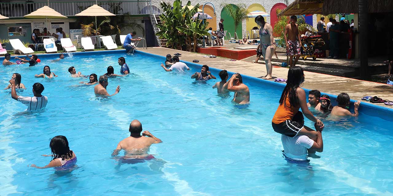 “¡Al agua patos!”, reviven balnearios en Semana Santa