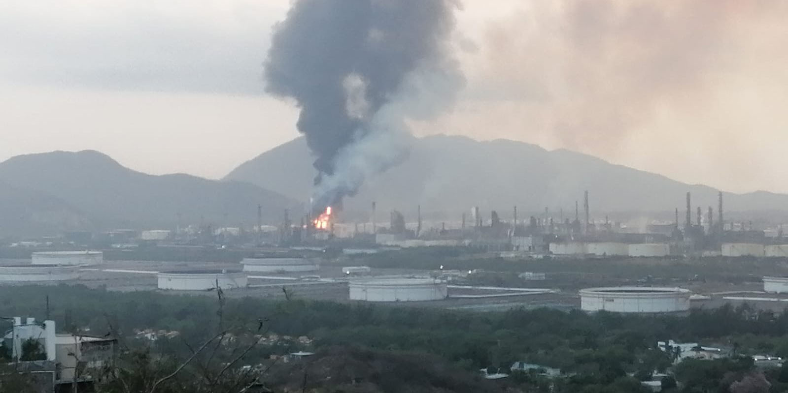 Angustia en Salina Cruz por incendio en refinería de Pemex | El Imparcial de Oaxaca