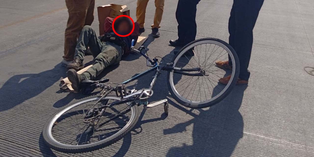 Ciclista se impacta contra camioneta | El Imparcial de Oaxaca