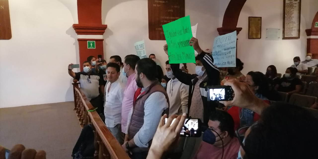 VIDEO: Irrumpe protesta en sesión del cabildo de Oaxaca de Juárez | El Imparcial de Oaxaca