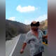 VÍDEO: Taxista “amenaza” con un machete a motociclistas