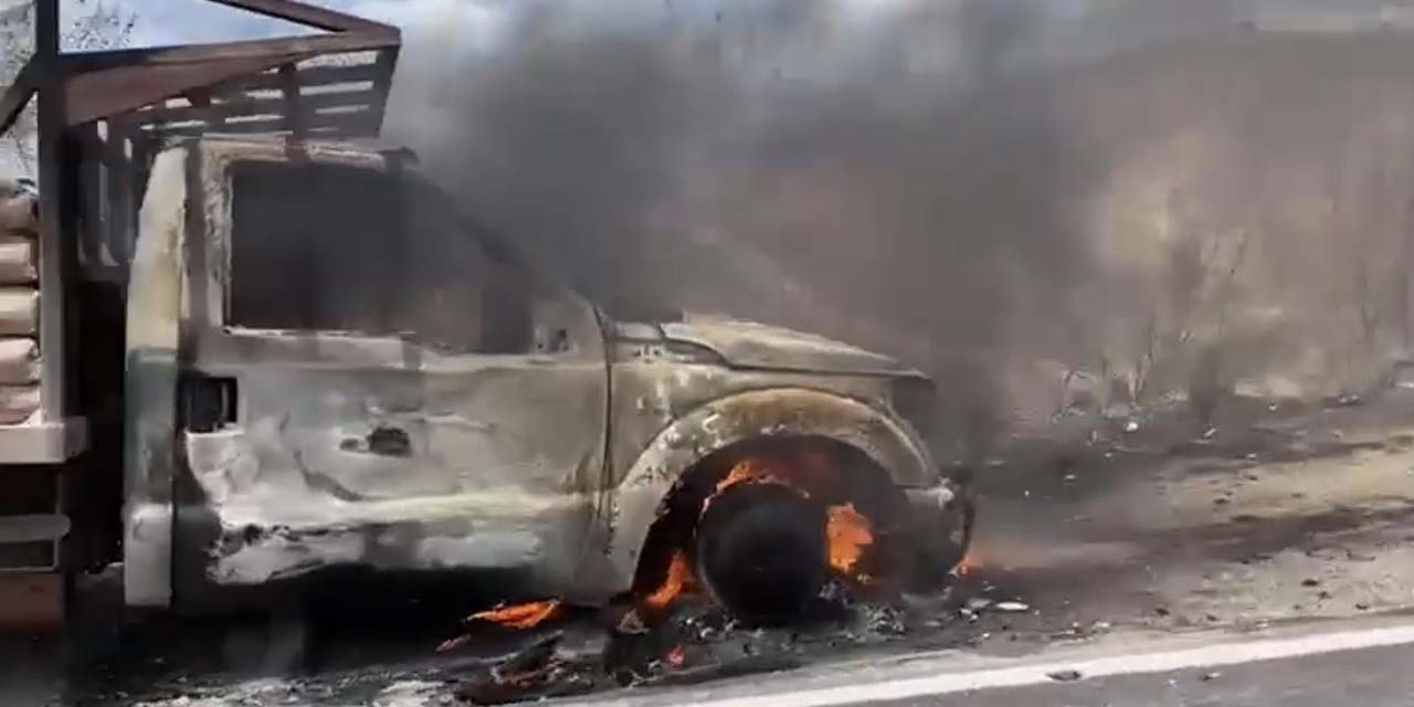 Arde en llamas una camioneta con cemento | El Imparcial de Oaxaca