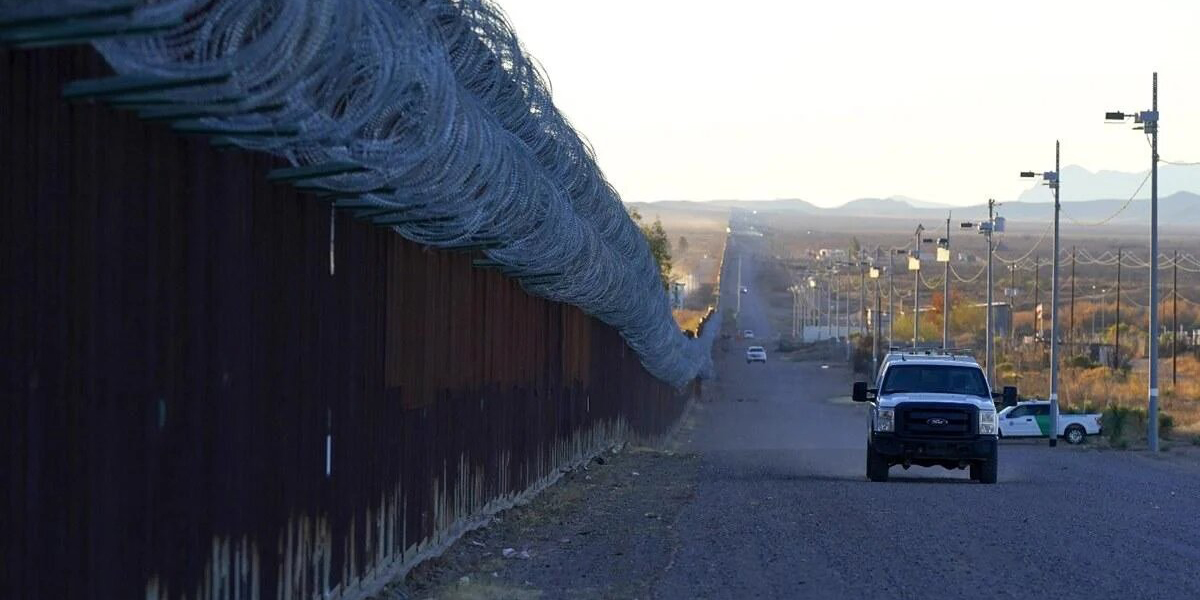 Mexicana muere colgada en muro fronterizo | El Imparcial de Oaxaca