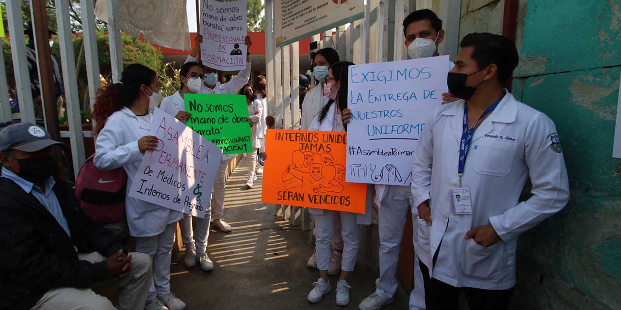 Protesta dobla a SSO; pactan entrega de uniformes y apoyos | El Imparcial de Oaxaca