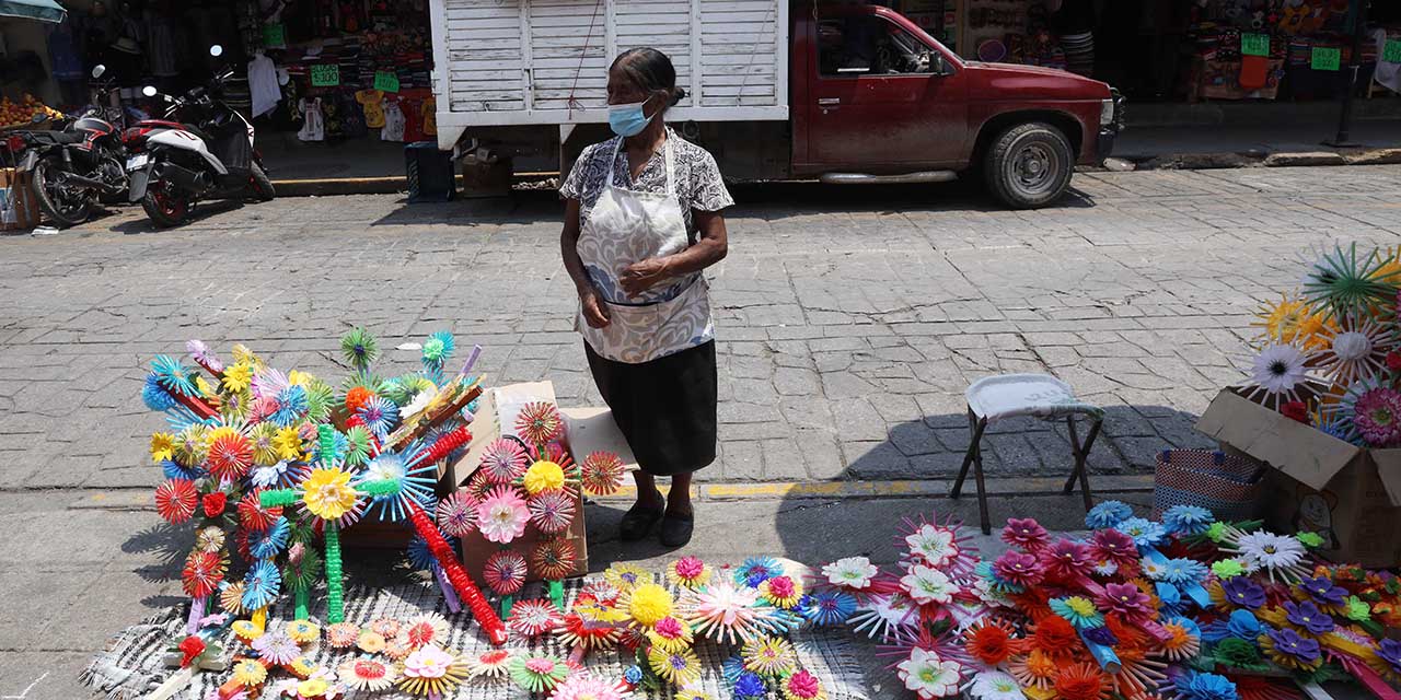 Retoman la venta de cruces | El Imparcial de Oaxaca