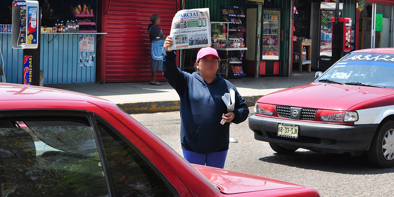 Voceadores sobreviven a los embates de la crisis y pandemia