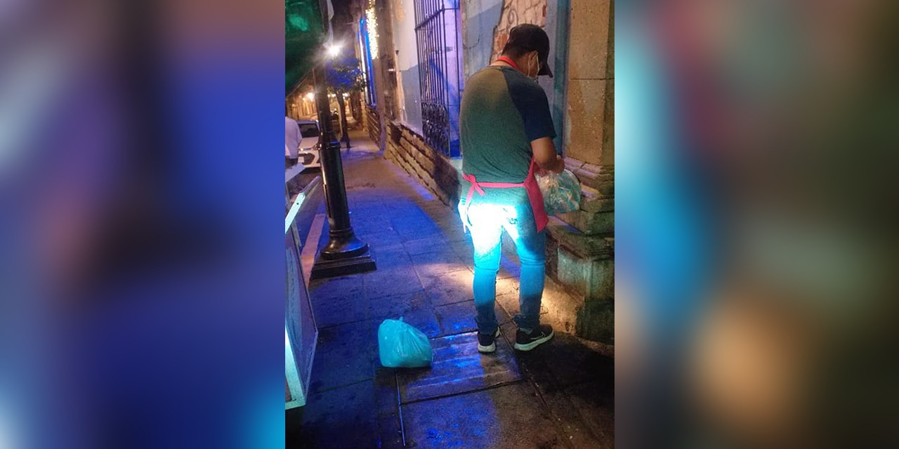 Detienen a vendedor de Hot Dogs por tirar basura en la vía pública | El Imparcial de Oaxaca