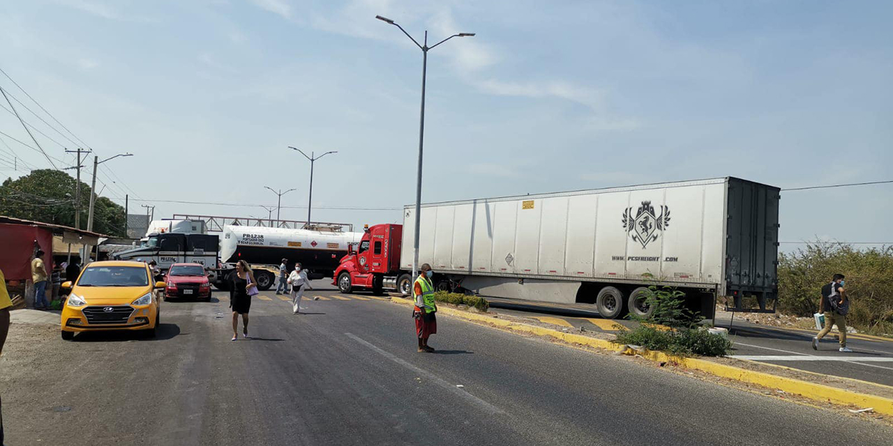 Se cumplen 96 horas de bloqueo en la carretera Transistmica | El Imparcial de Oaxaca