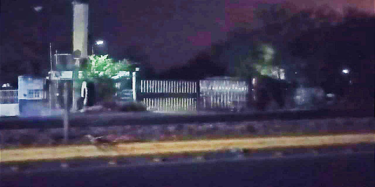 Al lugar arribaron corporaciones policiacas y elementos de la AEI Muere hombre al caer de una pipa | El Imparcial de Oaxaca