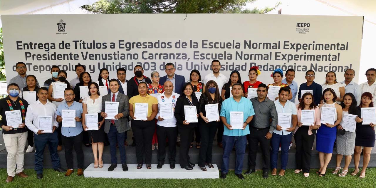 Entrega IEEPO títulos a egresados de Escuelas Normales y UPN | El Imparcial de Oaxaca