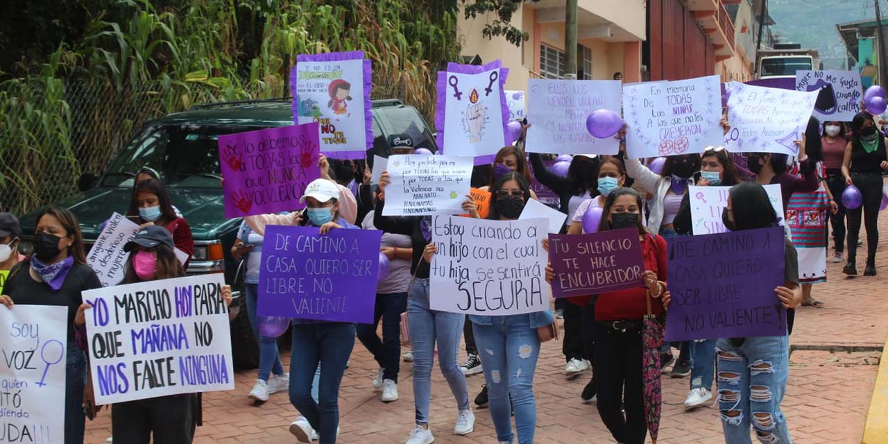 Marchan feministas en Huautla de Jiménez | El Imparcial de Oaxaca