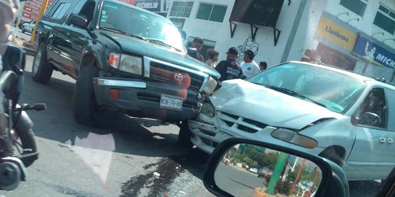 Daños y lesiones deja aparatoso accidente