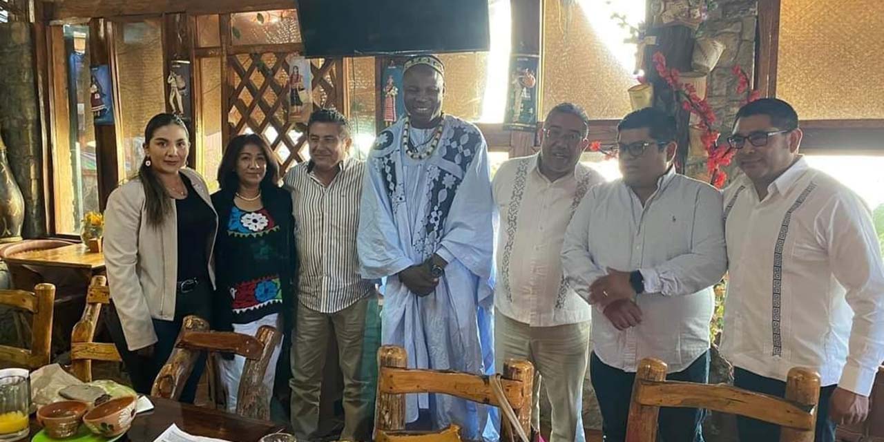 Príncipe de Camerún visita Tlaxiaco, es su segunda vez en esta ciudad mixteca | El Imparcial de Oaxaca