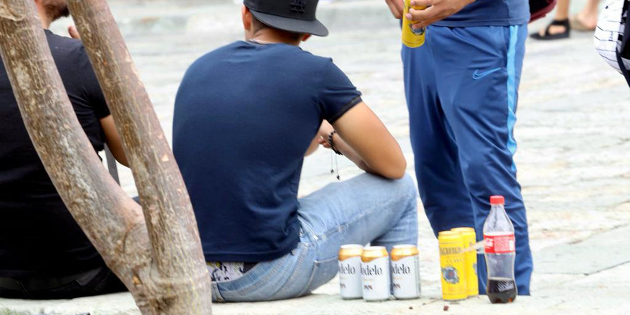 Manga ancha municipal con turistas que beben en vía pública | El Imparcial de Oaxaca