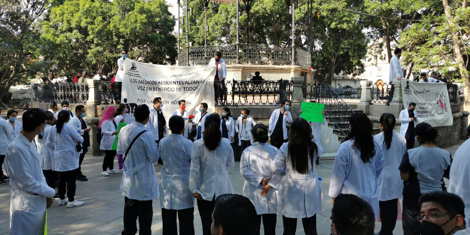 Marchan médicos residentes del Hospital Civil | El Imparcial de Oaxaca