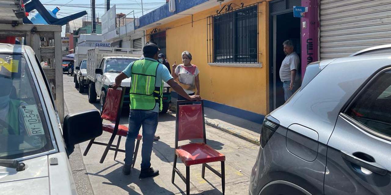 Despejan banquetas y vialidades obstruidas por comerciantes | El Imparcial de Oaxaca