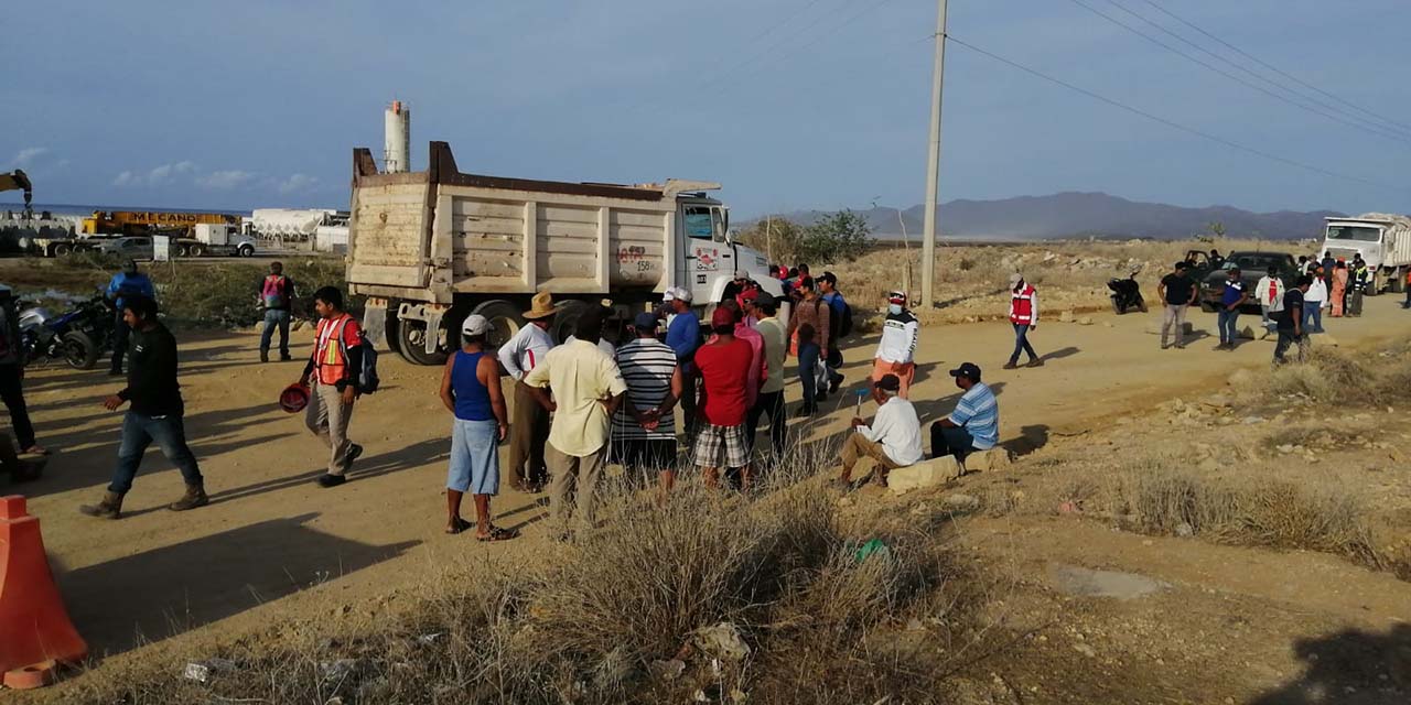 Sin resolverse, conflicto en obra del rompeolas  | El Imparcial de Oaxaca
