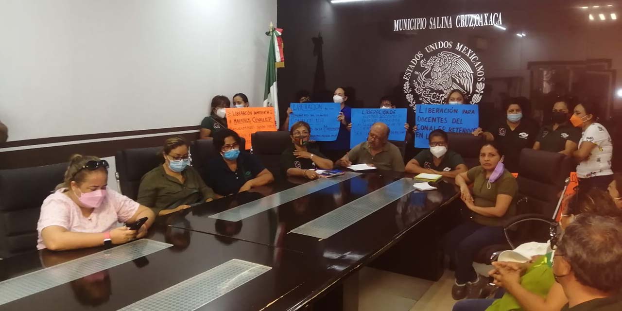 Maestros del Conalep de Salina Cruz exigen la liberación de sus compañeros | El Imparcial de Oaxaca