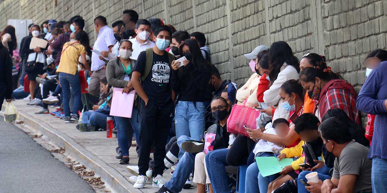 Dos años después, inicia vacuna a mayores de 12 años | El Imparcial de Oaxaca