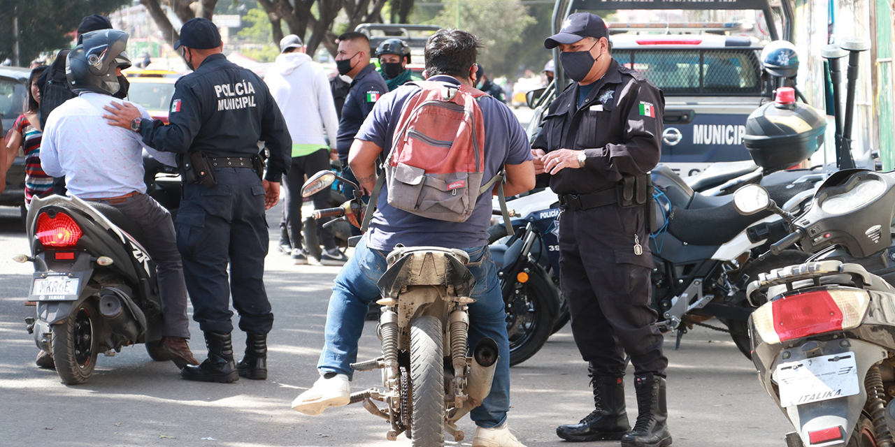 Implacables, las policías viales con motociclistas  | El Imparcial de Oaxaca