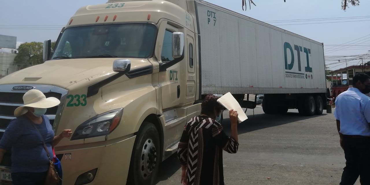 Retienen 12 camiones para cerrar vialidades del Istmo | El Imparcial de Oaxaca
