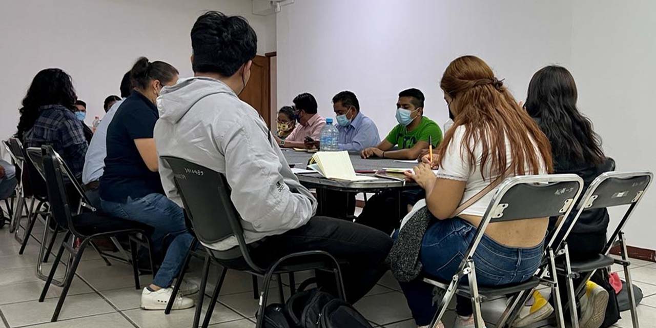Revisan IEEPO, S-22 y normalistas avances en la atención a planteamientos | El Imparcial de Oaxaca