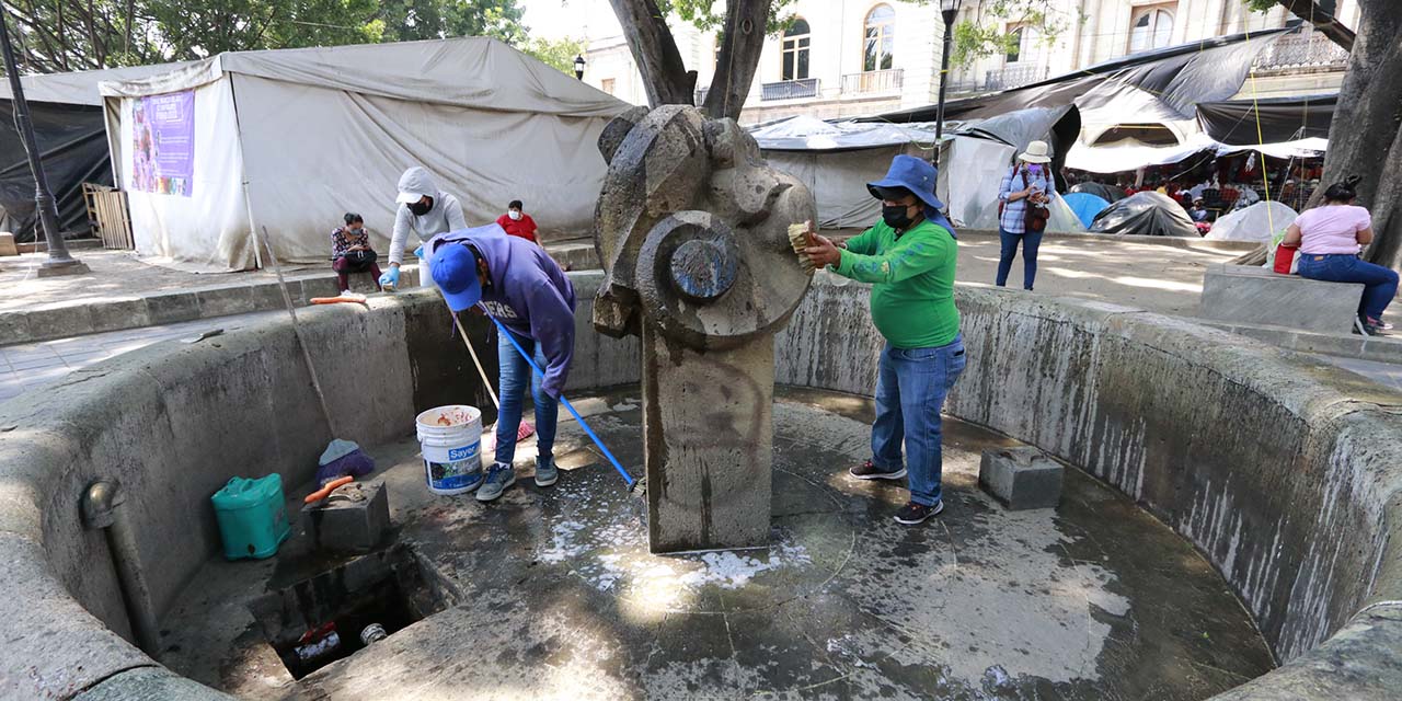 Zócalo: contaminado, con informales y líos eléctricos | El Imparcial de Oaxaca