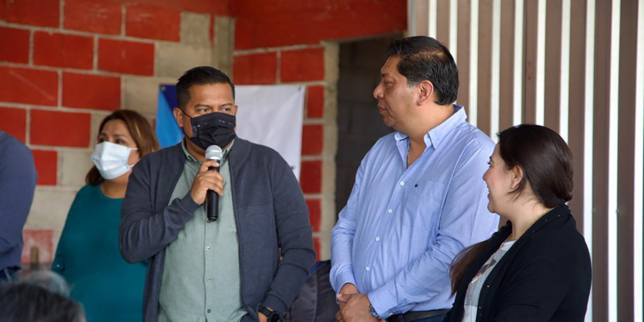 Con los brazos abiertos reciben las familias de la Mixteca a Naty Díaz | El Imparcial de Oaxaca