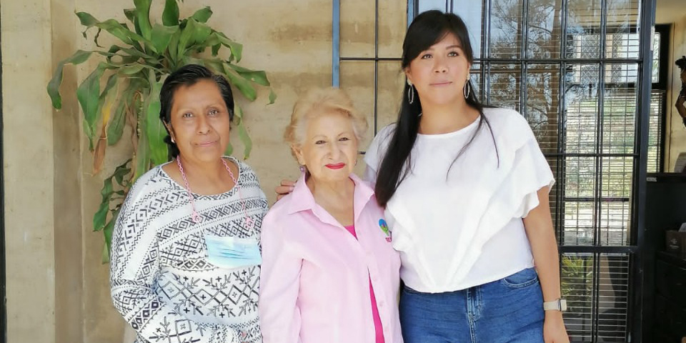 Diseñadora de moda hace un donativo al Grupo Reto | El Imparcial de Oaxaca
