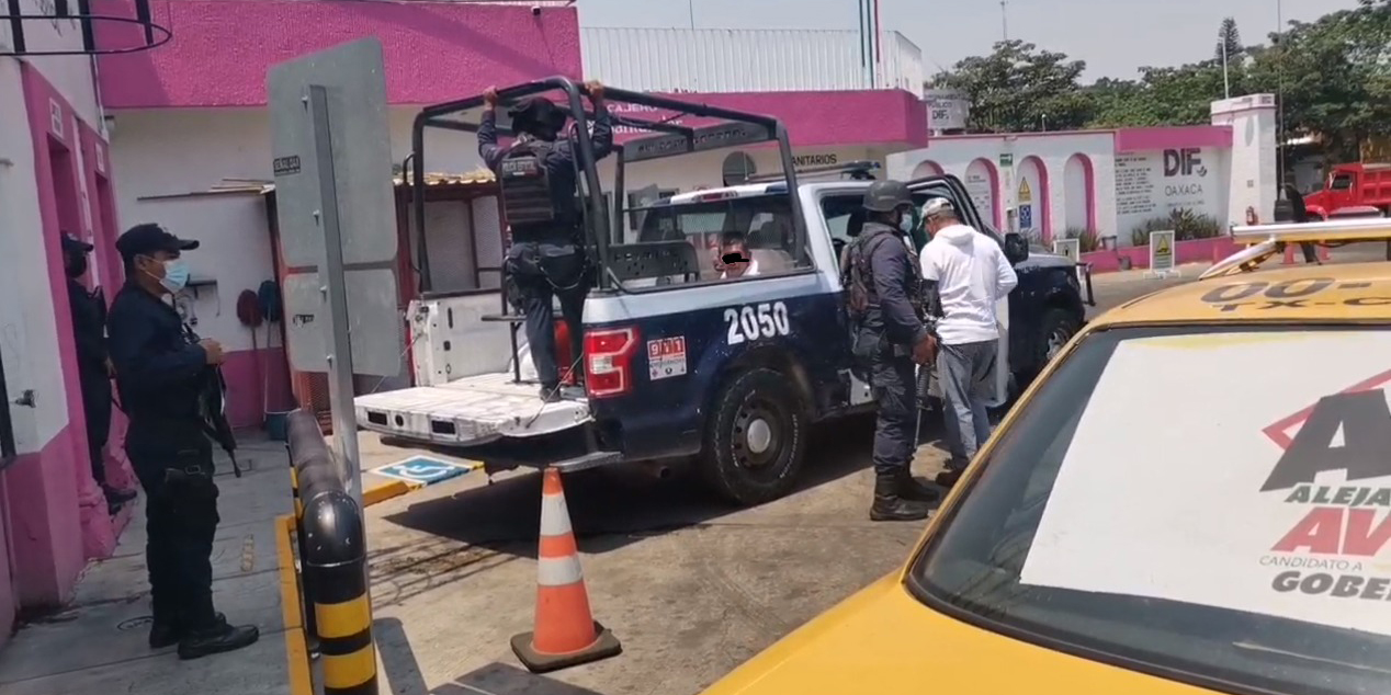 Detenido taxista en Gasolinera de Fonapas | El Imparcial de Oaxaca