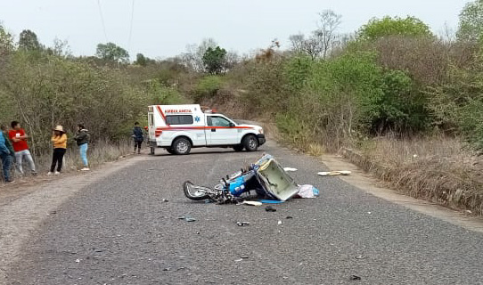 Muere motociclista al estrellarse contra una pipa | El Imparcial de Oaxaca