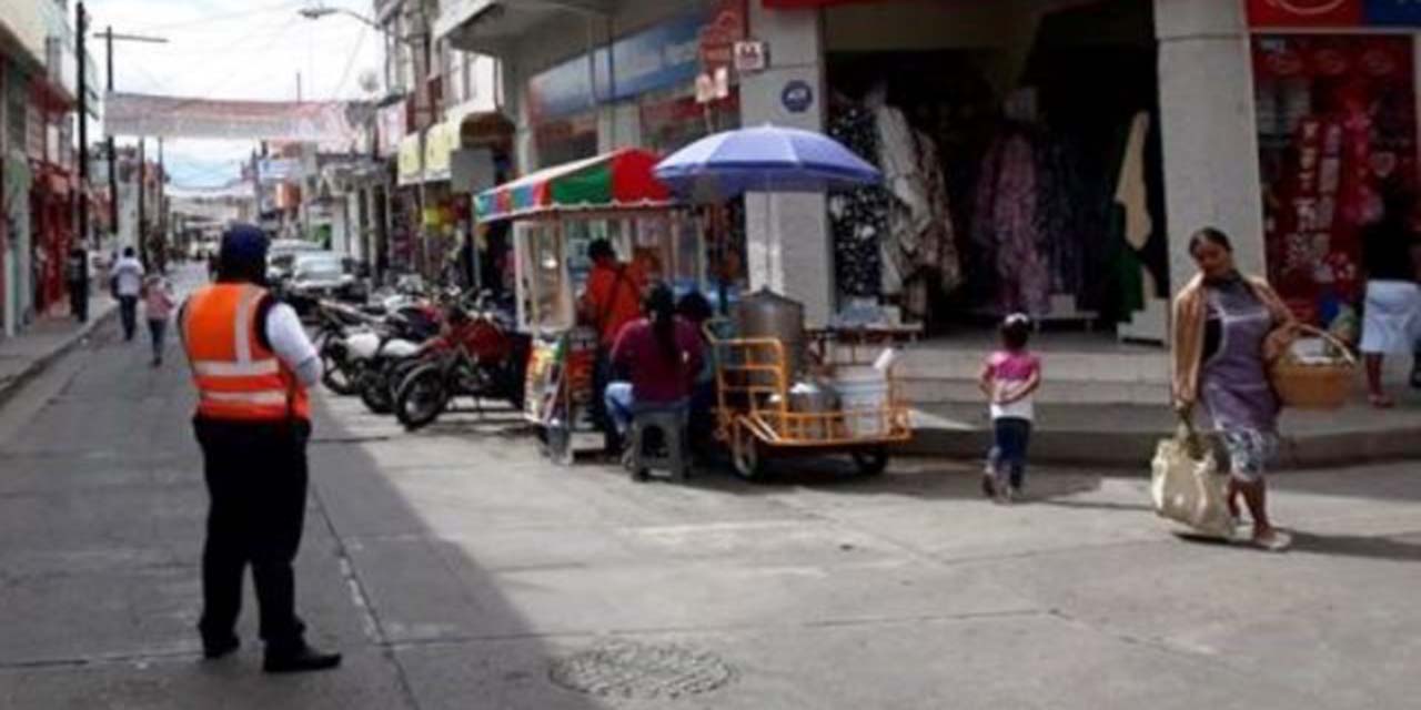 Colisionan dos vehículos; los trasladan al corralón | El Imparcial de Oaxaca